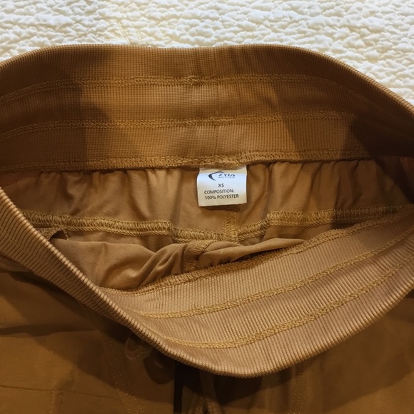 Like new ZYIA Active Canyon Shorts - Picture 2 of 4